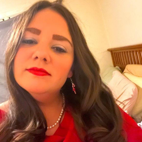 Meet your Posher, Tabitha - Picture 2 of 3